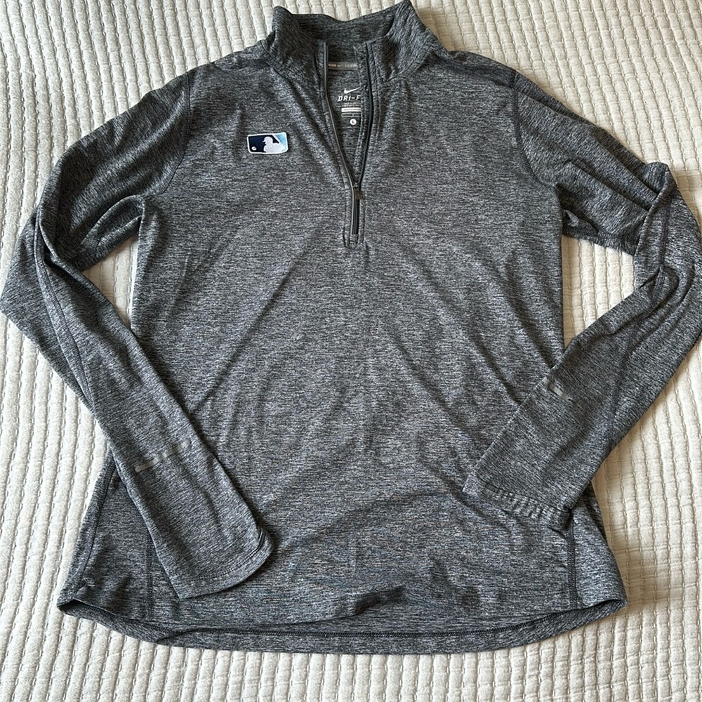 🏃‍♀️‍➡️ Nike - Dri-Fit Running Pullover